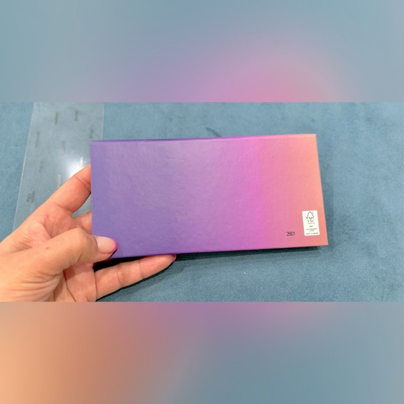 Āthr Beauty- AMETHYST CRYSTAL GEMSTONE PALETTE - Picture 2 of 4